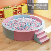 Toboggan carré commercial de qualité supérieure pour piscine à balles, en bois et PE, design doux et moelleux, capacité 500 kg, équipement pour 5 à 10 enfants