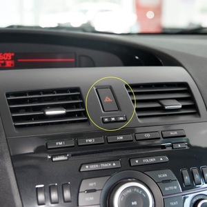 Botón del interruptor de luces de emergencia Mazda 3 BBM2-66-4H0 Negro Pieza original para Mazda3BL - Product Image 1