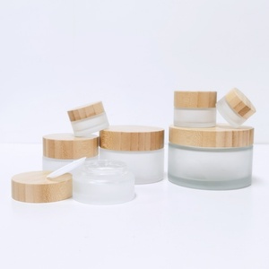 Vente en gros de pots en verre givré, contenants pour crème pour le visage avec couvercles à vis en bambou - Product Image 5