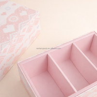 Boîte cadeau rigide rose multi-compartiments, écologique, avec doublure en éponge, finition mate, structure à ruban, logo personnalisé pour sous-vêtements