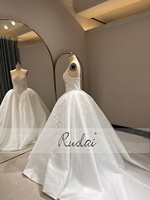 Robe de mariée princesse bouffante Ruolai QW02307 2026 à col en V sans manches avec appliques de dentelle perlée