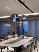 Luminaire suspendu long de style britannique pour hôtel, loft, duplex, salon, et espace sous escalier - Design moderne et minimaliste