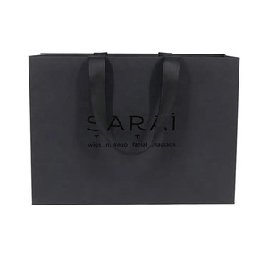 Diseño personalizado impreso compras regalo embalaje bolsa de papel con su propio logotipo de lujo negro blanco venta al por menor bolsa de papel grueso para la ropa - Product Image 3