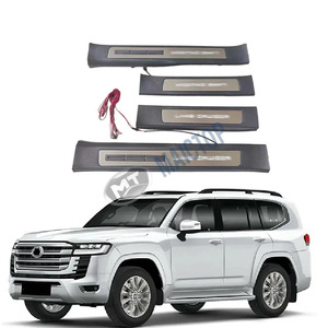Estribos laterales interiores, pedales de bienvenida e iluminados, compatibles con Toyota Land Cruiser LC300 2022-2023. - Product Image 1