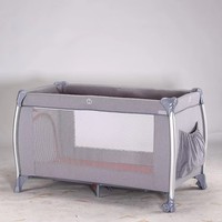 Lit bébé en métal de conception européenne, portable, avec barrière de jeu amovible, pieds en aluminium, pour usage extérieur, chambre et salle à manger, vente en gros OEM ODM