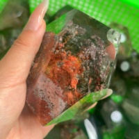 Vente en gros de cristaux naturels de quartz de jardin en forme libre, pierres de guérison en quartz fantôme vert pour la décoration intérieure