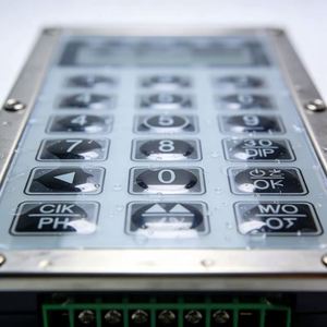 Panel de Plástico Personalizado con Forma Especial y Ventanas Transparentes, Recubrimiento Gráfico Multicapa con Teclados de Botones Sensibles - Product Image 5