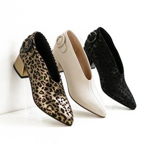 Scarpe da Donna Shoemaker Vintage con Punta Affusolata, Tacco Largo e Cinturino con Fibbia, Eleganti Scarpe da Cerimonia - Product Image 1