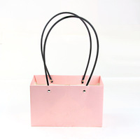 Sac fourre-tout pliable en papier kraft pour arrangement floral de floriculture rose imperméable personnalisé petits paniers de fleurs pour mariage
