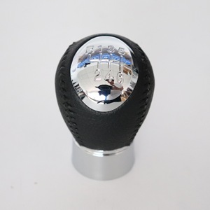 Pomo de palanca de cambios para coche Mazda, cabezal de palanca de cambios ergonómico de cuero negro para vehículos con transmisión manual - Product Image 1