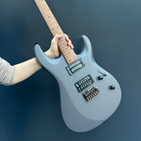 Guitares électriques haut de gamme en gros, 24 frettes, manche en érable torréfié, corps en peuplier, micros HH Alnico V, pont vibrato