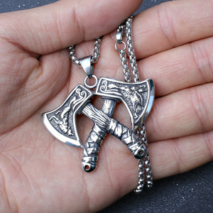 Collar de Acero de Titanio con Hacha Vikinga Retro Euroamericana - Colgante de Hacha, Amuletos de Moda Hip Hop de Acero Inoxidable - Product Image 1