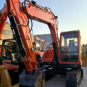 Excavatrice sur chenilles d'occasion DOOSAN DX80 d'origine Corée, 8 tonnes, moteur d'origine, faible nombre d'heures de fonctionnement, petite pelle hydraulique pour travaux forestiers - Product Image 1