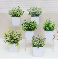 Plante artificielle en plastique de 18 cm, pot blanc, résistante à l'eau, durable, décoration de bureau et de maison