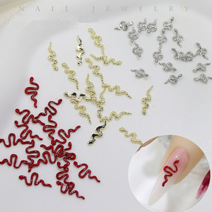 Adornos Metálicos 3D para Uñas con Forma de Serpiente, en Rojo, Dorado y Plateado, de Lujo, No Tóxicos, con Parte Posterior Plana, para Decoración de Uñas DIY - Product Image 3