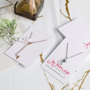 Support mural pour bijoux avec logo personnalisé, en carton artistique, pour cartes à boucles d'oreilles, cartes à bijoux et présentoirs pour colliers - Product Image 1