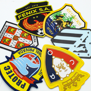 ป้ายเย็บติดเสื้อผ้าลายฟุตบอลสะท้อนแสงหลากสี ทำจากผ้าเชนิลล์ ปักโลโก้ตามสั่ง เป็นมิตรกับสิ่งแวดล้อม - Product Image 6