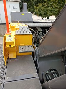 Excavatrice sur chenilles Volvo EC220, équipement de construction haute performance, capacité de la benne de 1,2 m³, poids opérationnel de 22 tonnes, moteur - Product Image 6