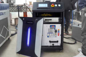 เครื่องเชื่อมเลเซอร์ไฟเบอร์แบบระบายความร้อนด้วยน้ำ 3000W Master Laser 4-in-1 เครื่องเชื่อมเลเซอร์แบบมือถือสำหรับโลหะ สแตนเลส อลูมิเนียม - Product Image 6