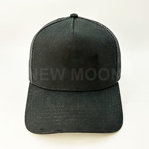 Casquette Trucker Personnalisée de Haute Qualité à 5 ou 6 Panneaux en Suède et Maille avec Broderie 3D pour Hommes, Fermeture à Boucle, Vente en Gros - Product Image 1