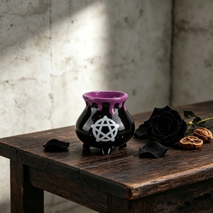 <span class=keywords><strong>Pot</strong></span> de fleurs <span class=keywords><strong>en</strong></span> céramique <span class=keywords><strong>en</strong></span> forme de chaudron de sorcière d'Halloween avec motif pentagramme, bord violet effet goutte d'eau, petit <span class=keywords><strong>pot</strong></span> pour plantes succulentes et <span class=keywords><strong>cactus</strong></span> - Product Image 1