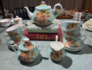 Service à café et thé vintage Van Gogh Tournesol 15 pièces en porcelaine fine classique avec tasses florales, crémier, sucrier et théière - Product Image 2