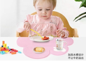 Tapis de table en silicone pour enfants, forme nuage, antidérapant - Product Image 5