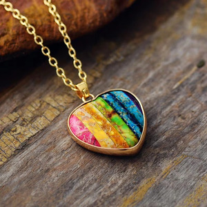 Collier pendentif en pierre 7 couleurs en forme de cœur, serti clos, bijou unisexe, cadeau - Product Image 3