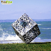 Grande sculpture géométrique cubique moderne en acier inoxydable noir pour la décoration des parcs et des places en plein air