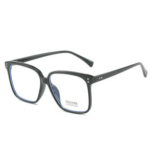 Lunettes de vue tendance à monture carrée pour femmes, verres anti-lumière bleue en polycarbonate, taille moyenne, style urbain - Product Image 1