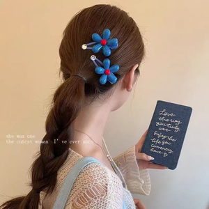 กิ๊บติดผมลายดอกไม้สีฟ้า ดีไซน์เรียบง่าย น่ารัก สไตล์หวานๆ สำหรับผู้หญิง แฟชั่นเครื่องประดับผม ขายส่ง ปี 2026 - Product Image 3