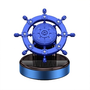 Difusor de Aceites Esenciales de Lujo con Forma de Timón de Barco, Giratorio 360°, con Energía Solar, para el Tablero del Auto, Ambientador para Auto - Product Image 1