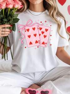 T-shirt da donna con stampa 'Cards 6 And 7' e fiocco rosa, per San Valentino, vestibilità ampia, manica corta, girocollo, 100% cotone jersey - Product Image 3