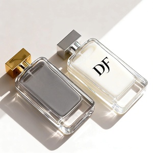 Flacons <span class=keywords><strong>de</strong></span> <span class=keywords><strong>parfum</strong></span> en verre transparents carrés plats <span class=keywords><strong>de</strong></span> luxe <span class=keywords><strong>de</strong></span> haute qualité <span class=keywords><strong>de</strong></span> 100 ml avec pulvérisateur à pompe - Product Image 6