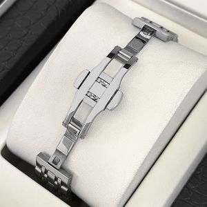 New men's wristwatch - stylish business quartz watch with calendar function and water resistance for leisure use - Product Image 3