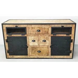 Buffet en bois classique, fabriqué à la main avec des motifs sculptés décoratifs et un intérieur spacieux pour une utilisation dans la salle à manger - Product Image 1