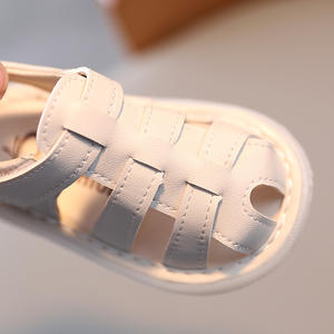 Sandales fermées pour bébé, style coréen, couleur unie, lumineuses, pour l'été et la plage, semelle souple, premières sandales de marche pour filles - Product Image 4