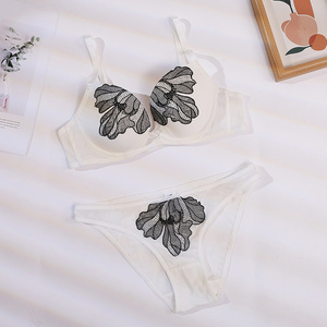 Комплект женского эротического белья: бюстгальтер без бретелек и трусики из шелка и хлопка с вышивкой, с возможностью нанесения логотипа - Product Image 2