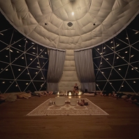 Grand Dômes Géodésiques en Acier de 18m 20m 25m 30m de Diamètre pour Événement Yoga Fête Mariage Chapiteau