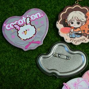 Kustom Double Heart Can Pin tombol Tinplate Glitter disesuaikan lencana logam fluoresensi lencana timah - Product Image 6