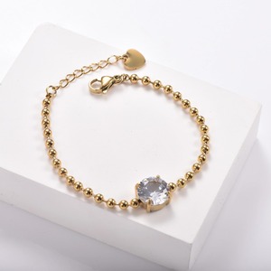 สร้อยข้อมือสแตนเลสสตีลประดับลูกปัดสำหรับผู้หญิง สร้อยข้อมือชุบทอง 18K กันน้ำ รูปหัวใจ ปรับขนาดได้ - Product Image 1