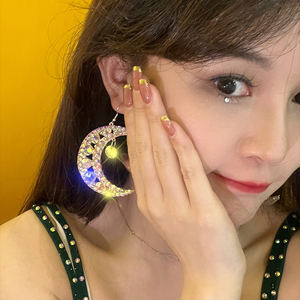 À la mode AB couleur Anti-allergique strass pendentif couronne boucles d'oreilles pour les femmes danse Performance porter accessoire - Product Image 5