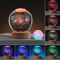 Veilleuse LED créative Boule de cristal Base en bois lumineuse Sculpture intérieure Vente en gros Cadeau d'anniversaire étudiant Caractéristique étanche