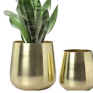 Fabricant de jardinière en métal avec finition dorée Jardinière décorative de qualité supérieure pour jardin et maison Jardinières en métal de forme personnalisée - Product Image 5