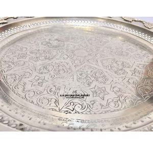Grande assiette décorative marocaine en métal poli pour la maison, marque A.H Decorative, livraison rapide, personnalisable - Product Image 5