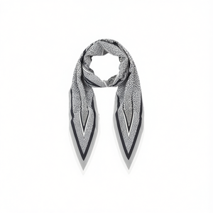 Sciarpa triangolare multifunzionale 135*60 cm per donna, accessorio moda per il collo - Product Image 1