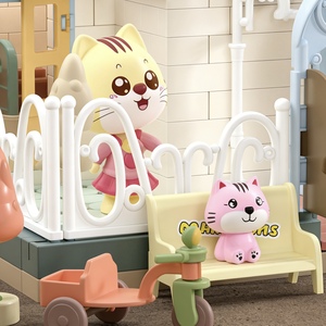Kit de construction de la maison pour chat Dreamy Cat Village avec intérieur lumineux - Jouet interactif en matériau ABS - Product Image 5