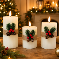 Ensemble de 3 bougies pilier de Noël, bougies LED à rayures verticales avec cône de pin et fleur séchée rouge, décoration de Noël pour la maison et cadeau