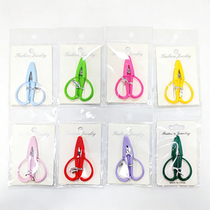 Forbici Tascabili Mini in Rosso, Rosa, Viola, Blu, Verde e Giallo con Copertura in Silicone, Confezione in Cartoncino per Cucito - Product Image 6