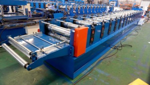 Machine de formage automatique de tuiles en acier et de panneaux de <span class=keywords><strong>toiture</strong></span> à joint debout, électrique, avec moteur à boîte de vitesses, à prix abordable - Product Image 2